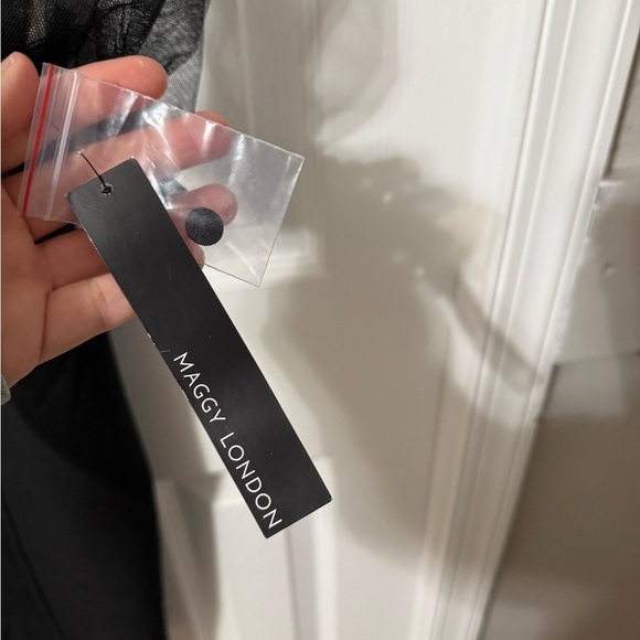 Maggy London Women’s NWT Carmindy Illusion Long Sleeve Midi Dress $158 - Picture 13 of 16